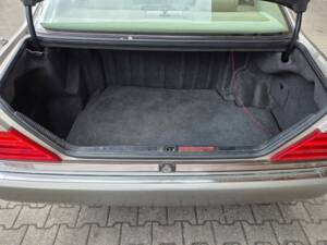 Image 22/103 de Mercedes-Benz 300 SE (1991)