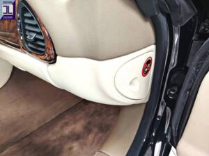 Bild 57/65 von Jaguar XKR (1998)