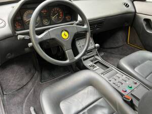 Image 15/18 of Ferrari Mondial T (1990)