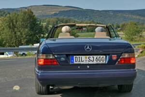 Image 12/22 of Mercedes-Benz E 220 (1996)