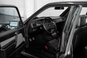 Imagen 36/50 de Mercedes-Benz 190 E 2.5-16 Evolution II (1990)