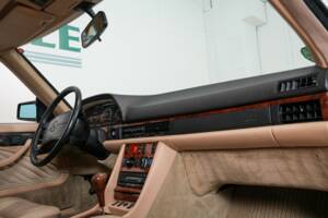 Image 13/41 of Mercedes-Benz 560 SEC (1990)