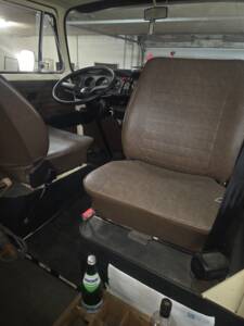 Image 5/10 of Volkswagen T2b Deluxe (1979)