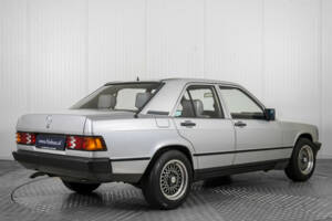 Image 2/50 of Mercedes-Benz 190 D (1984)