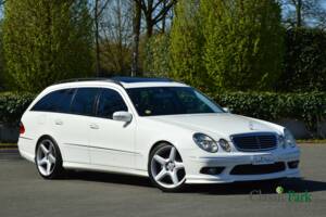 Image 7/50 of Mercedes-Benz E 500 T (2004)