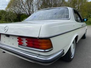Image 23/49 of Mercedes-Benz 230 C (1980)