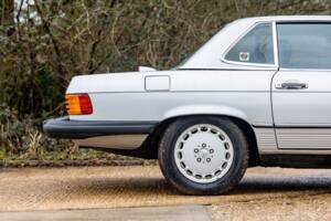 Image 14/31 of Mercedes-Benz 560 SL (1987)