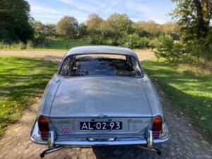 Image 3/60 of Jaguar XJ 6 4.2 (1972)