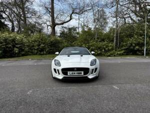 Image 24/50 of Jaguar F-Type (2014)