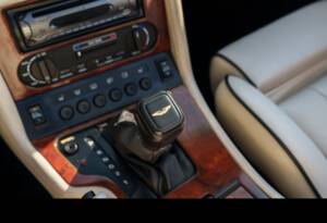 Image 21/26 of Aston Martin Virage Volante (1994)