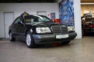 Bild 2/35 von Mercedes-Benz E 320 (1993)