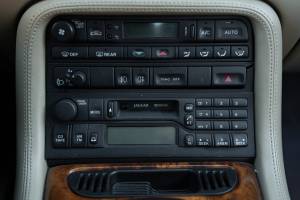 Image 34/46 of Jaguar XK8 4.0 (1998)