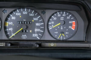 Image 16/50 of Mercedes-Benz 190 E (1986)