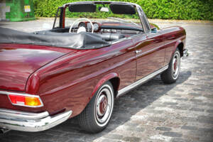 Immagine 64/71 di Mercedes-Benz 220 SE b (1961)