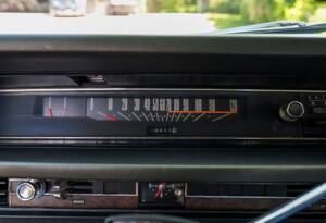 Image 18/28 of Ford LTD Country Squire (1968)