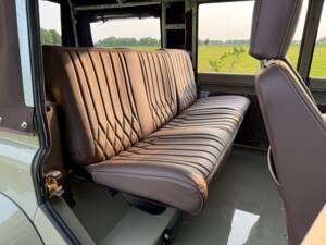 Bild 8/21 von Land Rover Defender 110 (2005)