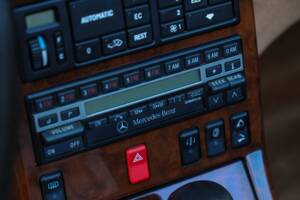 Image 40/50 of Mercedes-Benz 500 SL (1990)