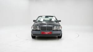 Image 5/15 of Mercedes-Benz E 220 (1994)