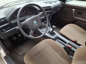 Bild 6/24 von BMW 318i (1989)