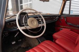 Bild 6/8 von Mercedes-Benz 220 SE b (1962)