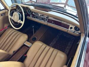 Image 16/40 de Mercedes-Benz 280 SL (1968)
