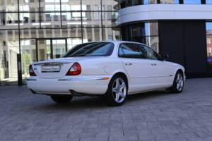 Imagen 17/77 de Jaguar XJ 8 4.2 (2005)