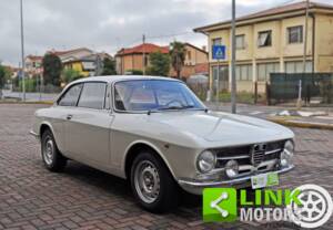 Image 7/10 of Alfa Romeo Giulia GT 1300 Junior (1972)