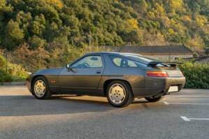 Image 2/30 of Porsche 928 S4 (1989)