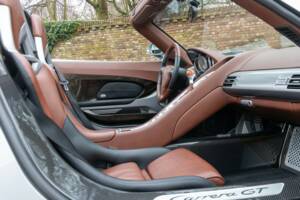 Image 8/50 de Porsche Carrera GT (2005)