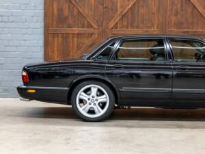 Bild 13/34 von Jaguar XJR 4.0 (2001)