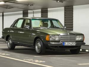 Imagen 4/13 de Mercedes-Benz 230 E (1983)