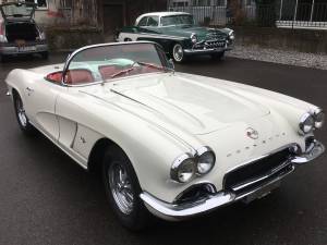 Image 3/25 of Chevrolet Corvette (1962)
