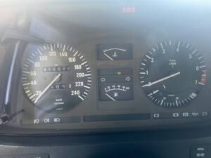 Bild 9/19 von BMW 732i (1984)