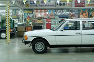 Bild 4/50 von Mercedes-Benz 230 (1977)