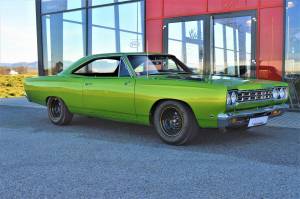 Image 14/43 of Plymouth Road Runner Hardtop Coupe (1968)