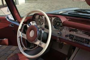 Image 37/50 of Mercedes-Benz 230 SL (1967)