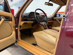 Image 7/18 of Mercedes-Benz 500 SE (1985)