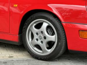 Image 33/37 de Porsche 911 Carrera 2 (1992)