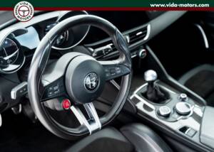 Bild 6/15 von Alfa Romeo Giulia Quadrifoglio (2017)