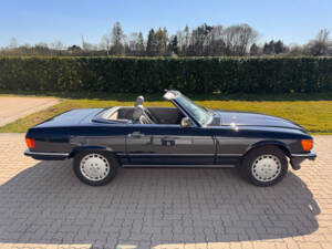 Afbeelding 13/59 van Mercedes-Benz 560 SL (1986)