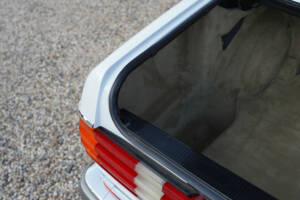 Image 21/50 of Mercedes-Benz 560 SEC (1987)