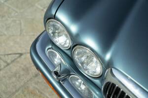 Image 11/50 de Jaguar XJ 8 Executive (1997)