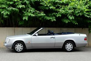Image 6/69 of Mercedes-Benz E 320 (1994)