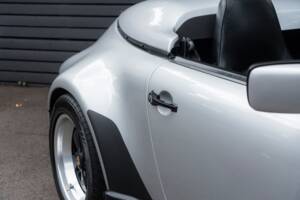 Image 64/68 of Porsche 911 Speedster 3.2 (1989)
