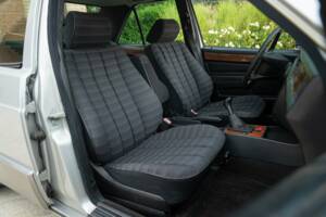 Image 20/50 of Mercedes-Benz 190 E 1.8 (1991)