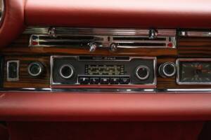 Image 63/95 of Mercedes-Benz 280 SE 3,5 (1970)