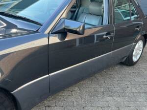 Imagen 31/64 de Mercedes-Benz E 500 (1993)