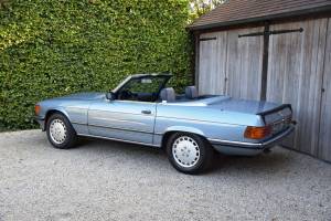 Image 18/47 of Mercedes-Benz 560 SL (1987)