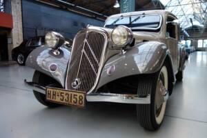 Image 2/43 of Citroën Traction Avant 7 C (1935)