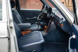 Bild 43/83 von Mercedes-Benz 300 D Turbodiesel (1983)